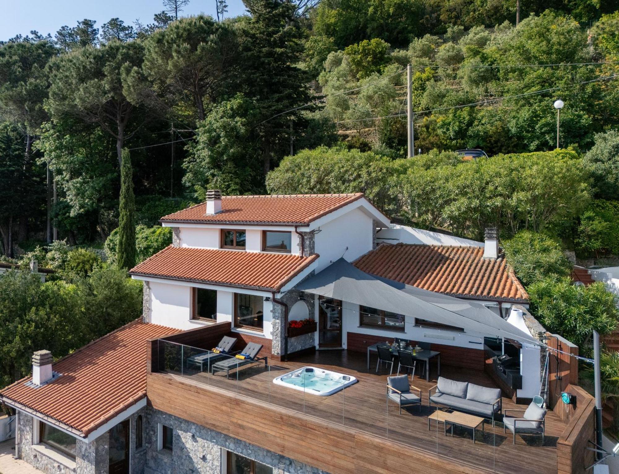 Spettacolare Vista Isola Terrazza E Idromassaggio Villa Noli Exterior photo
