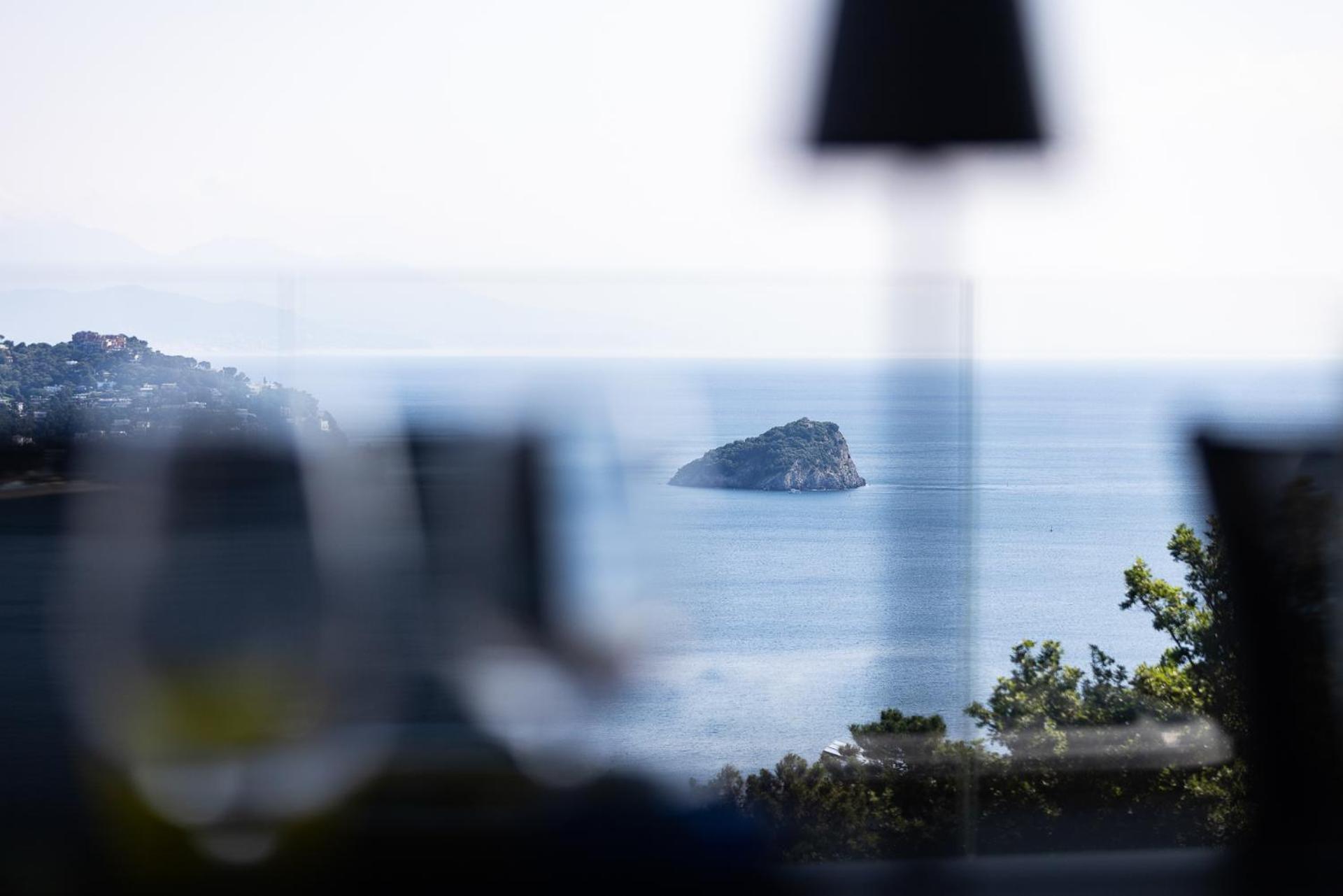 Spettacolare Vista Isola Terrazza E Idromassaggio Villa Noli Exterior photo